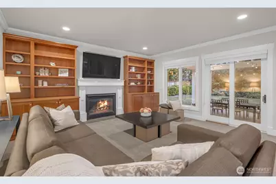 9845 NE 22nd Street, Bellevue, WA 98004 - Photo 17