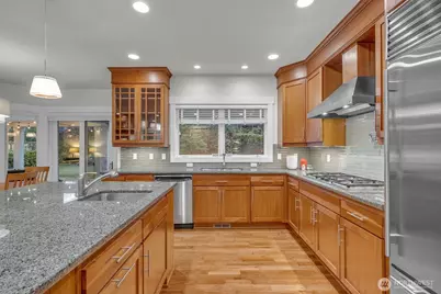 9845 NE 22nd Street, Bellevue, WA 98004 - Photo 11