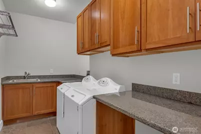 9845 NE 22nd Street, Bellevue, WA 98004 - Photo 33