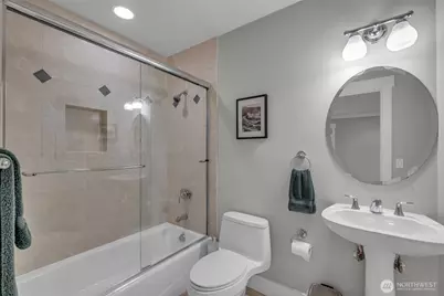 9845 NE 22nd Street, Bellevue, WA 98004 - Photo 29