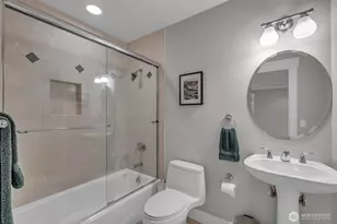 9845 NE 22nd St, Bellevue, WA 98004 - Photo 29