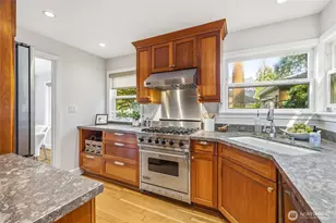 2745 NE 89th St, Seattle, WA 98115 - Photo 11