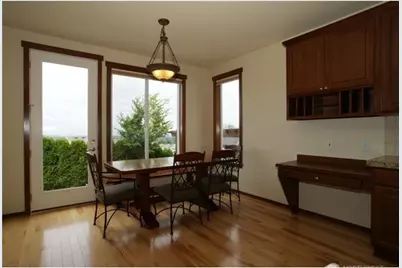 2471 34th Avenue NE, Issaquah, WA 98029 - Photo 3