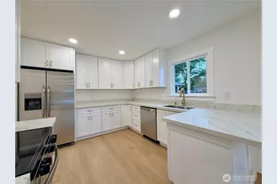 2405 NE 10th Street, Renton, WA 98056 - Photo 17