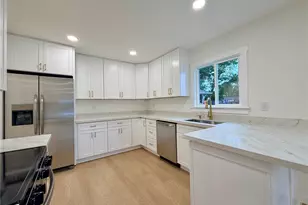2405 NE 10th St, Renton, WA 98056 - Photo 17