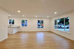 2405 NE 10th St, Renton, WA 98056 - Photo 11
