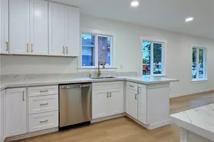 2405 NE 10th St, Renton, WA 98056 - Photo 21