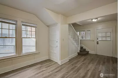 4247 7th Avenue NE, Seattle, WA 98105 - Photo 5