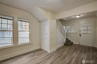 4247 7th Ave NE, Seattle, WA 98105 - Photo 5