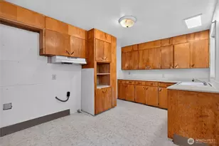 3327 NE 190th St, Lake Forest Park, WA 98155 - Photo 9
