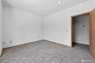 18432 W Lake Desire Dr SE, Renton, WA 98058 - Photo 29