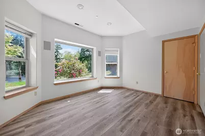 18432 W Lake Desire Drive SE, Renton, WA 98058 - Photo 25