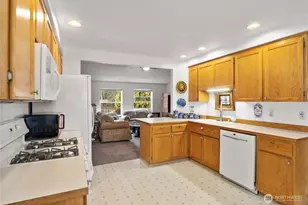 9923 74th Ave E, Puyallup, WA 98373 - Photo 5