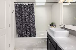 4315 Linden Ave N, Seattle, WA 98103 - Photo 27