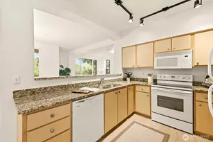 13301 SE 79th Pl, Newcastle, WA 98059 - Photo 11