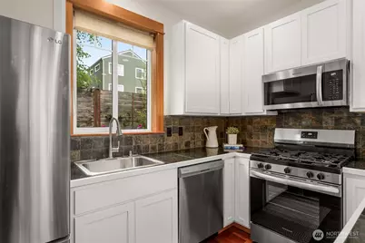 9121 23rd Avenue NE, Seattle, WA 98115 - Photo 7