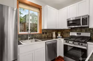 9121 23rd Ave NE, Seattle, WA 98115 - Photo 7