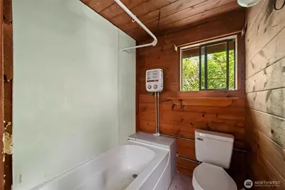 9075 Upper Frost Creek Road, Maple Falls, WA 98266 - Photo 11