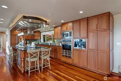 8723 Talbot Road, Edmonds, WA 98026 - Photo 17