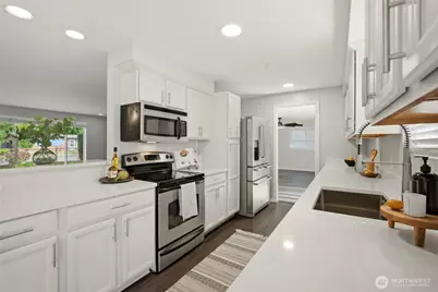 6208 Sycamore Place, Everett, WA 98203 - Photo 5