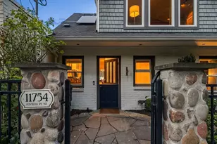 11754 Riviera Pl NE, Seattle, WA 98125 - Photo 3