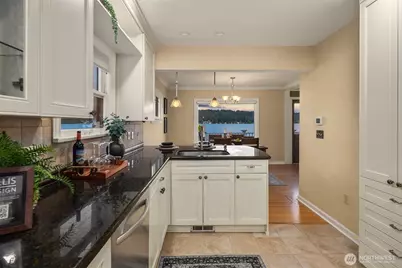 11754 Riviera Place NE, Seattle, WA 98125 - Photo 5