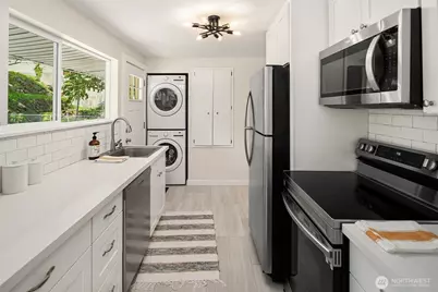 9275 Renton Avenue S, Seattle, WA 98118 - Photo 11