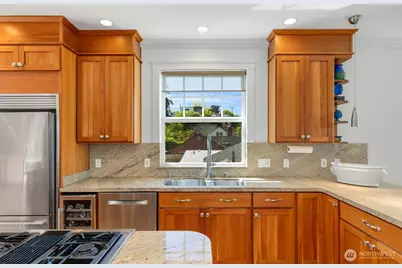 801 W Barrett Street, Seattle, WA 98119 - Photo 9