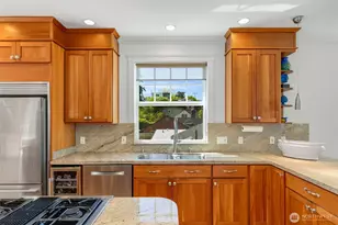 801 W Barrett St, Seattle, WA 98119 - Photo 9