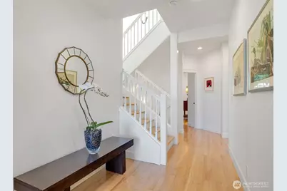 801 W Barrett Street, Seattle, WA 98119 - Photo 15