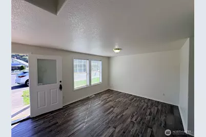 1005 Pacific Avenue N, Kelso, WA 98626 - Photo 3