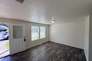 1005 Pacific Ave N, Kelso, WA 98626 - Photo 3