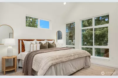 10835 11th Avenue NE, Seattle, WA 98125 - Photo 13