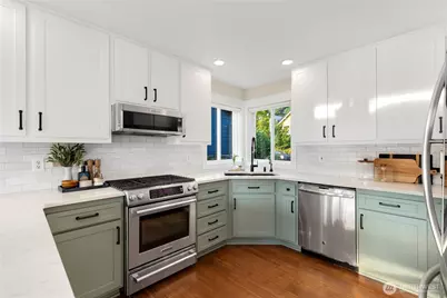 3241 32nd Avenue W, Seattle, WA 98199 - Photo 9