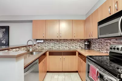 4020 Aurora Avenue N #303, Seattle, WA 98103 - Photo 3