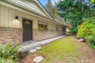 10758 Ashworth Ave N, Seattle, WA 98133 - Photo 3
