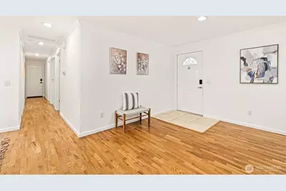 10758 Ashworth Avenue N, Seattle, WA 98133 - Photo 5