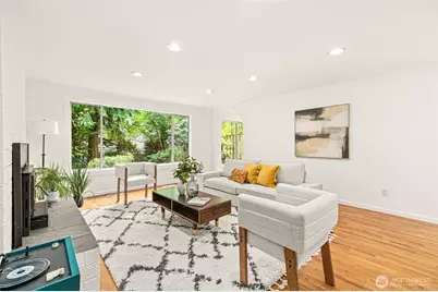 10758 Ashworth Avenue N, Seattle, WA 98133 - Photo 9
