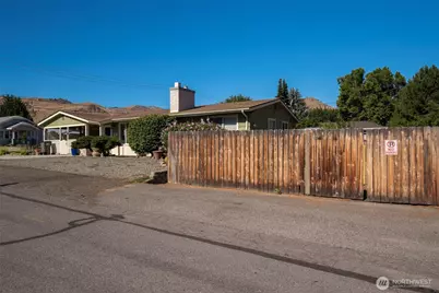 4 N Wilson Street, Wenatchee, WA 98801 - Photo 3