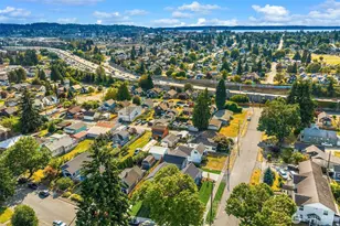 2402 Cleveland Ave, Everett, WA 98201 - Photo 33