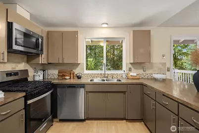 14658 204th Avenue SE, Renton, WA 98059 - Photo 9