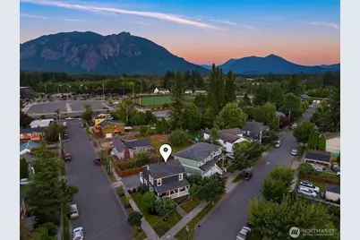 8734 Falls Avenue SE, Snoqualmie, WA 98065 - Photo 5