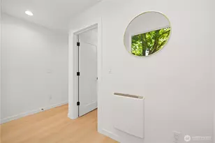 955 N 35th St, Seattle, WA 98103 - Photo 5