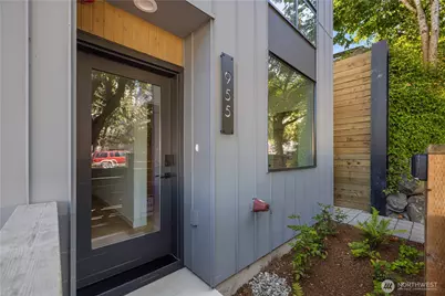 955 N 35th Street, Seattle, WA 98103 - Photo 3