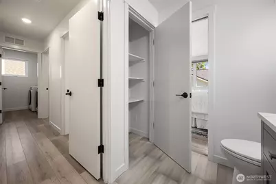 5984 B 26th Avenue SW, Seattle, WA 98106 - Photo 17
