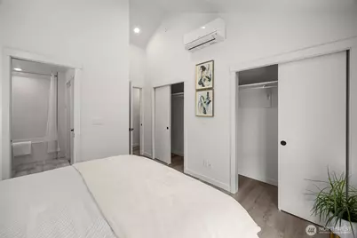 5984 B 26th Avenue SW, Seattle, WA 98106 - Photo 11