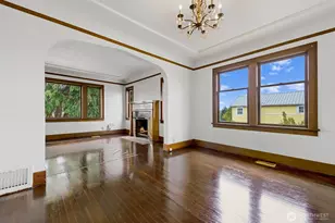 102 N 41st St, Seattle, WA 98103 - Photo 9