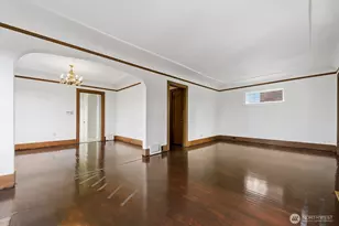 102 N 41st St, Seattle, WA 98103 - Photo 13
