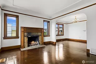 102 N 41st St, Seattle, WA 98103 - Photo 7