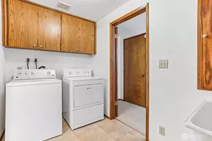 13604 SE 1st St, Bellevue, WA 98005 - Photo 23